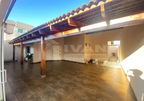 Foto 1 de Casa com 4 Quartos à venda, 438m² em Tubalina, Uberlândia