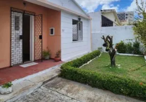 Foto 1 de Casa com 2 Quartos à venda, 80m² em Joaquim Tavora, Fortaleza