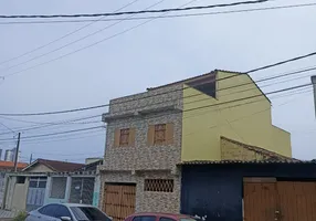 Foto 1 de Sobrado com 4 Quartos à venda, 220m² em Balneário Maracanã, Praia Grande