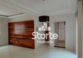 Foto 1 de Casa com 3 Quartos à venda, 175m² em Alto Umuarama, Uberlândia