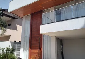 Foto 1 de Casa de Condomínio com 5 Quartos à venda, 380m² em Jardins Madri, Goiânia