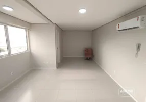 Foto 1 de Apartamento com 1 Quarto para alugar, 34m² em Estreito, Florianópolis