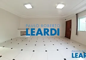 Foto 1 de Sobrado com 3 Quartos à venda, 248m² em Vila Romana, São Paulo