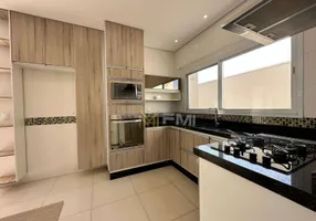 Foto 1 de Sobrado com 3 Quartos à venda, 197m² em Residencial Real Parque Sumaré, Sumaré