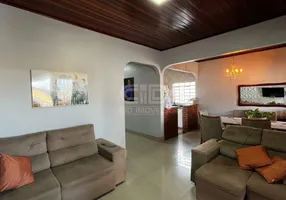 Foto 1 de Casa com 3 Quartos à venda, 174m² em Jardim Presidente, Cuiabá