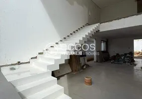 Foto 1 de Casa de Condomínio com 3 Quartos à venda, 251m² em Jardim das Palmeiras, Uberlândia