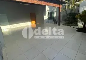 Foto 1 de Casa com 3 Quartos à venda, 172m² em Jardim Europa, Uberlândia