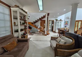 Foto 1 de Casa de Condomínio com 3 Quartos à venda, 300m² em Jardim Indaiá, Embu das Artes