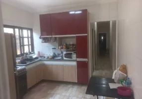 Foto 1 de Casa com 2 Quartos à venda, 175m² em Vila Tupi, Praia Grande