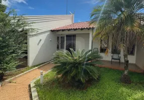 Foto 1 de Casa com 3 Quartos à venda, 244m² em Industrial, Araguari