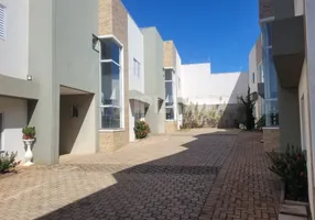 Foto 1 de Casa de Condomínio com 2 Quartos à venda, 106m² em Jardim Cardinalli, São Carlos