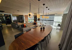 Foto 1 de Apartamento com 3 Quartos à venda, 250m² em Moema, São Paulo
