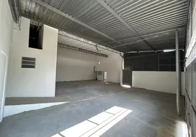 Foto 1 de Galpão/Depósito/Armazém à venda, 412m² em Batistini, São Bernardo do Campo