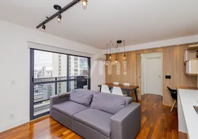 Foto 1 de Apartamento com 2 Quartos à venda, 66m² em Centro, Curitiba