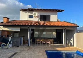 Foto 1 de Casa com 4 Quartos à venda, 440m² em Parque Jardim Europa, Bauru