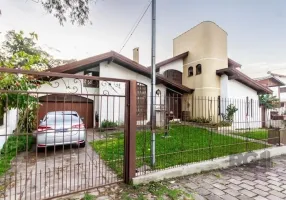 Foto 1 de Casa com 4 Quartos à venda, 304m² em Santo Antônio, Porto Alegre