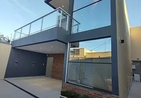 Foto 1 de Casa com 4 Quartos à venda, 250m² em Cidade Universitária, Juazeiro do Norte