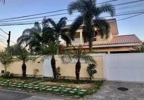 Foto 1 de Casa com 4 Quartos para alugar, 400m² em Camboinhas, Niterói