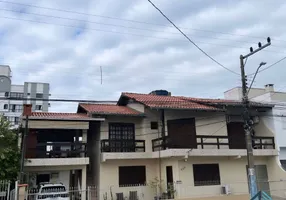 Foto 1 de Casa com 4 Quartos à venda, 280m² em Centro, Balneário Camboriú