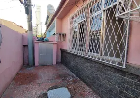 Foto 1 de Casa com 2 Quartos à venda, 50m² em Madureira, Rio de Janeiro