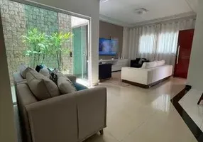 Foto 1 de Casa com 3 Quartos à venda, 184m² em Alto Umuarama, Uberlândia