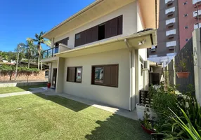 Foto 1 de Casa com 3 Quartos à venda, 265m² em Comerciario, Criciúma