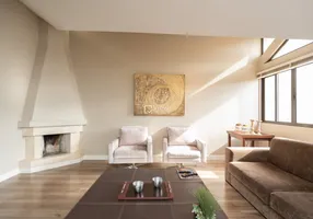 Foto 1 de Casa de Condomínio com 4 Quartos à venda, 185m² em Santa Felicidade, Curitiba