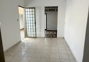 Foto 1 de Casa com 3 Quartos para alugar, 60m² em Santa Mônica, Uberlândia