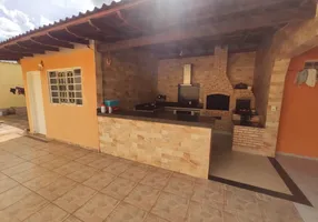 Foto 1 de Casa com 3 Quartos à venda, 249m² em Setor Tradicional, Brasília