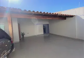 Foto 1 de Casa com 3 Quartos à venda, 160m² em Jardim Patrícia, Uberlândia