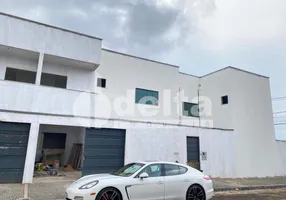 Foto 1 de Casa com 3 Quartos à venda, 115m² em Santa Mônica, Uberlândia