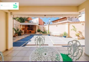 Foto 1 de Casa com 3 Quartos à venda, 200m² em Jardim das Laranjeiras, Juiz de Fora