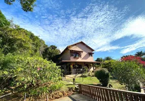 Foto 1 de Casa com 4 Quartos à venda, 715m² em Cascata do Imbuí, Teresópolis