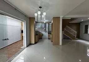 Foto 1 de Sobrado com 3 Quartos para alugar, 151m² em Umbara, Curitiba