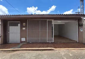 Foto 1 de Casa com 3 Quartos à venda, 136m² em Setor Coimbra, Goiânia