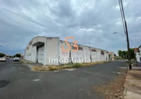 Foto 1 de Galpão/Depósito/Armazém para alugar, 1575m² em Brasil, Uberlândia