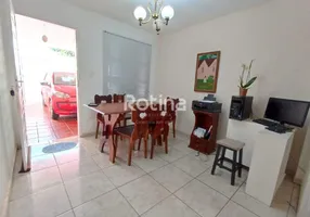 Foto 1 de Casa com 3 Quartos à venda, 290m² em Osvaldo Rezende, Uberlândia
