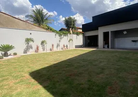 Foto 1 de Casa com 3 Quartos à venda, 300m² em Setor Barra da Tijuca, Goiânia