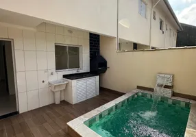 Foto 1 de Casa de Condomínio com 2 Quartos à venda, 101m² em Balneario Itaguai, Mongaguá