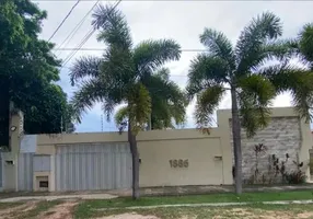 Foto 1 de Casa com 4 Quartos à venda, 400m² em Candelária, Natal