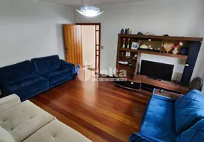 Foto 1 de Casa com 4 Quartos à venda, 188m² em Jardim Patrícia, Uberlândia