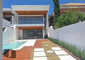 Foto 1 de Casa com 4 Quartos à venda, 600m² em Barra da Tijuca, Rio de Janeiro