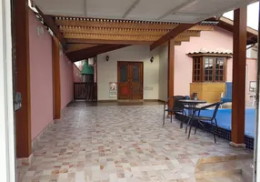 Foto 1 de Casa com 3 Quartos à venda, 150m² em Balneario Forest, Caraguatatuba