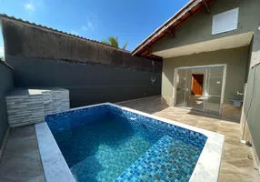 Foto 1 de Casa com 2 Quartos à venda, 55m² em Santa Terezinha, Itanhaém