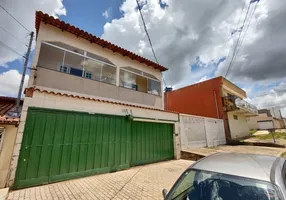 Foto 1 de Casa com 4 Quartos à venda, 240m² em Setor Tradicional, Brasília