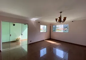 Foto 1 de Sobrado com 3 Quartos à venda, 226m² em Tabajaras, Uberlândia