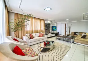 Foto 1 de Apartamento com 4 Quartos à venda, 243m² em Guararapes, Fortaleza
