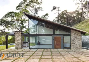 Foto 1 de Casa de Condomínio com 3 Quartos à venda, 186m² em Secretário, Petrópolis