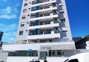 Foto 1 de Apartamento com 2 Quartos à venda, 76m² em Barreiros, São José