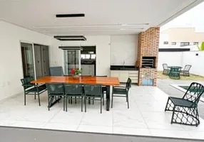 Foto 1 de Casa de Condomínio com 4 Quartos à venda, 205m² em Uruguai, Teresina